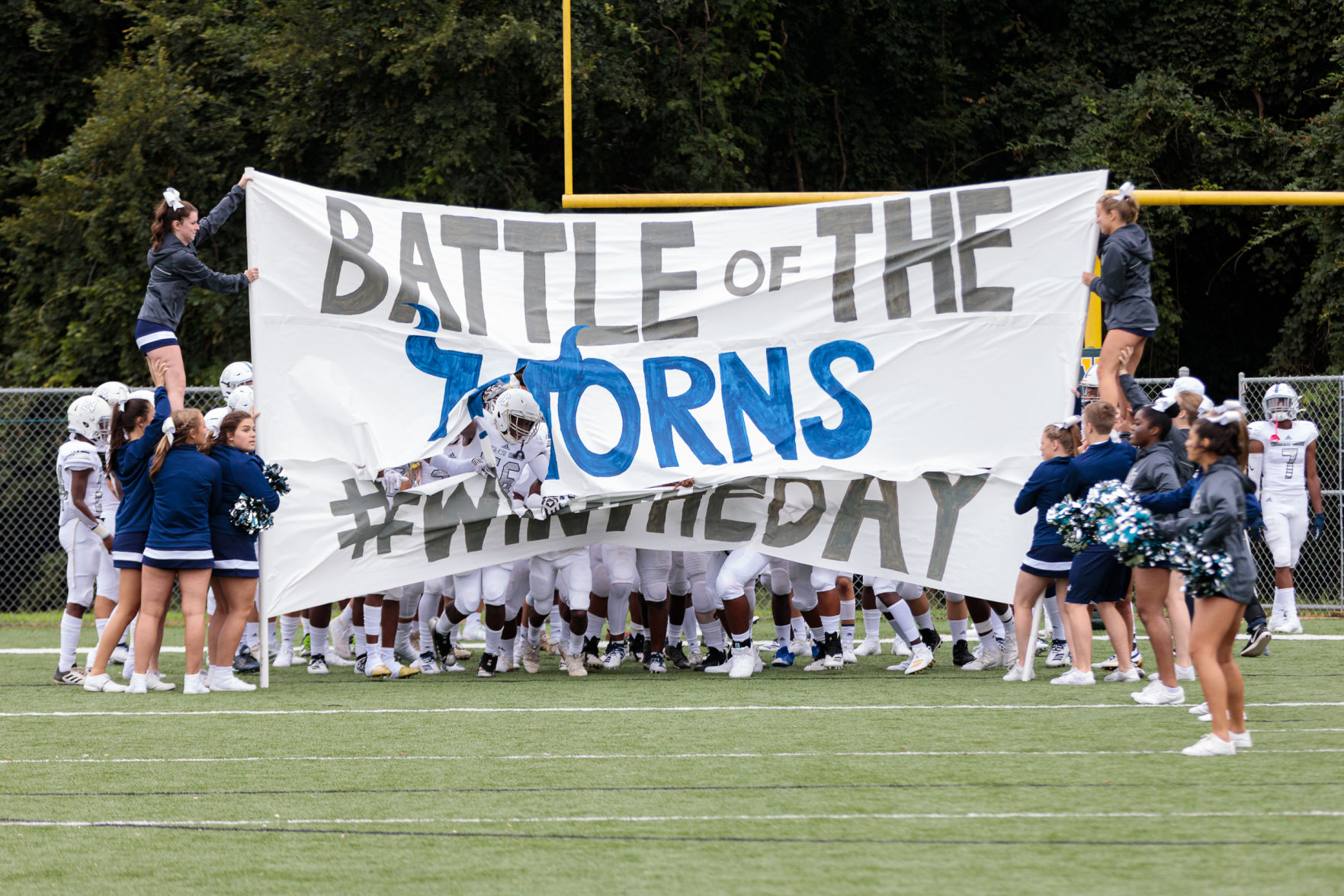 The Ragin' Bulls come from behind in the Battle of the Horns to defeat the Vikings 27-20.